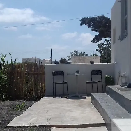Santorini's Simple Living For 2 Apartman